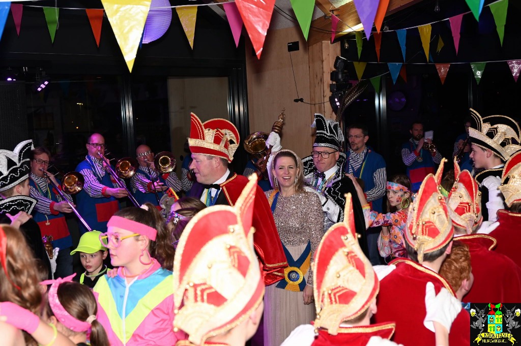 ../Images/Jeugddisco Glow in the Dark 051.jpg